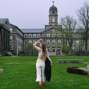 Meet your Posher, Hillary